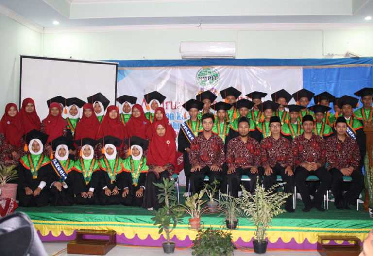 Akhirusannah dan Wisuda SMP IT Smart Cendekia