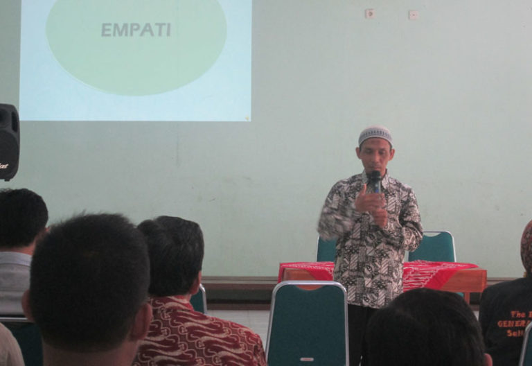 POMG Orang tua Siswa Baru: Orang Tua Sebagai Teladan Utama Siswa