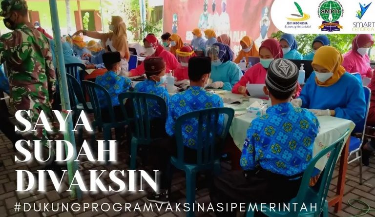 Vaksinasi Santri SMP IT Smart Cendekia